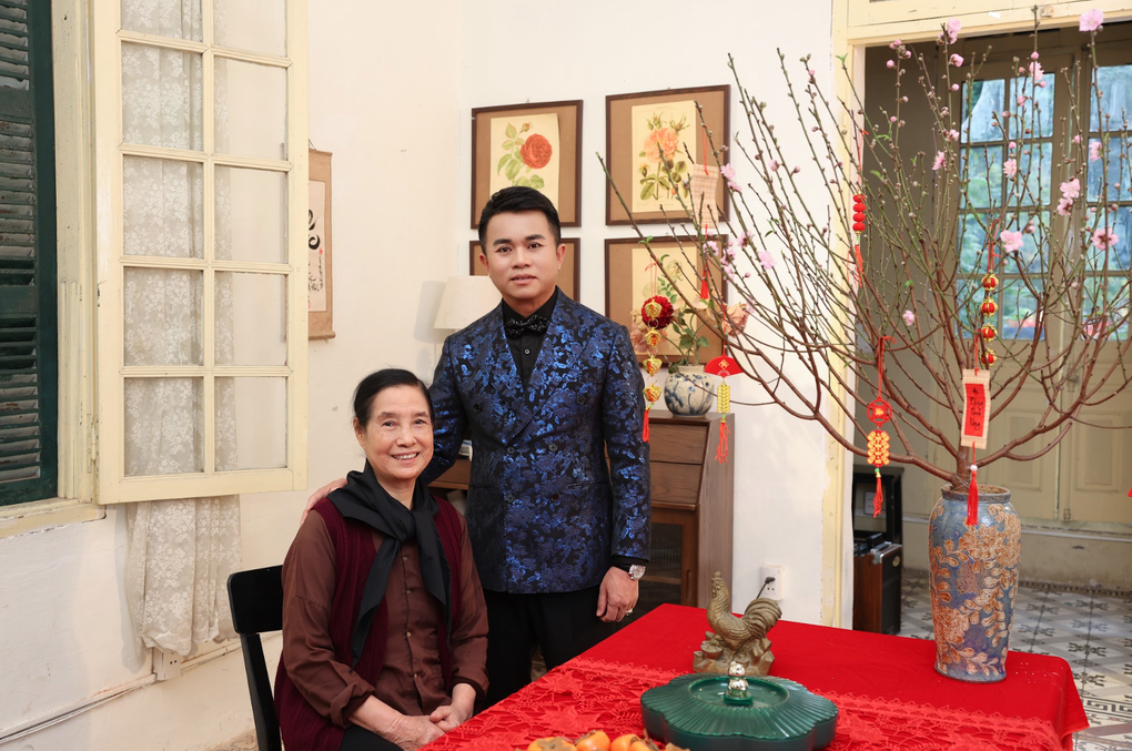 NSND Bùi Bài Bình đóng MV Tết của ca sĩ Tuấn Cường: "Đời thực, tôi bình yên không bi đát như phim"- Ảnh 3.