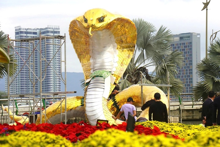 Khám phá linh vật rắn đẹp nhất Tết Ất Tỵ 2025 trên khắp các tỉnh thành - Ảnh 5.