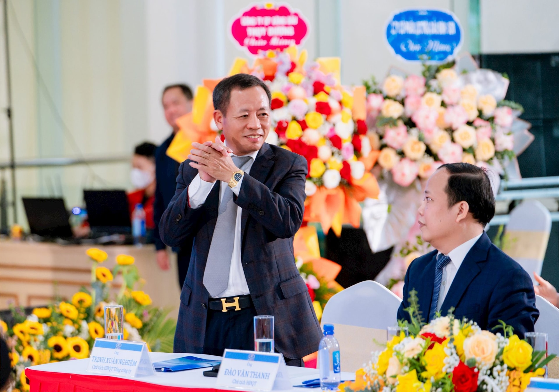 Đại gia họ Trịnh xứ Thanh vừa bị bắt: Sở hữu cơ ngơi nghìn tỷ, đầu tư tổ hợp xăng dầu 3.800 tỷ đồng, làm khu công nghiệp, bến cảng… - Ảnh 1.