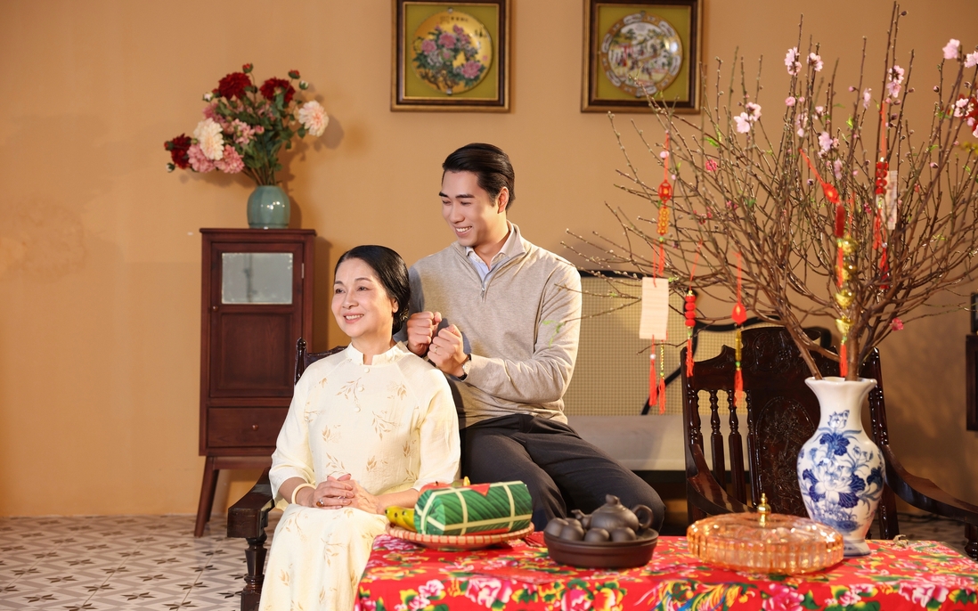 NSND Bùi Bài Bình đóng MV Tết của ca sĩ Tuấn Cường: "Đời thực, tôi bình yên không bi đát như phim"- Ảnh 2.