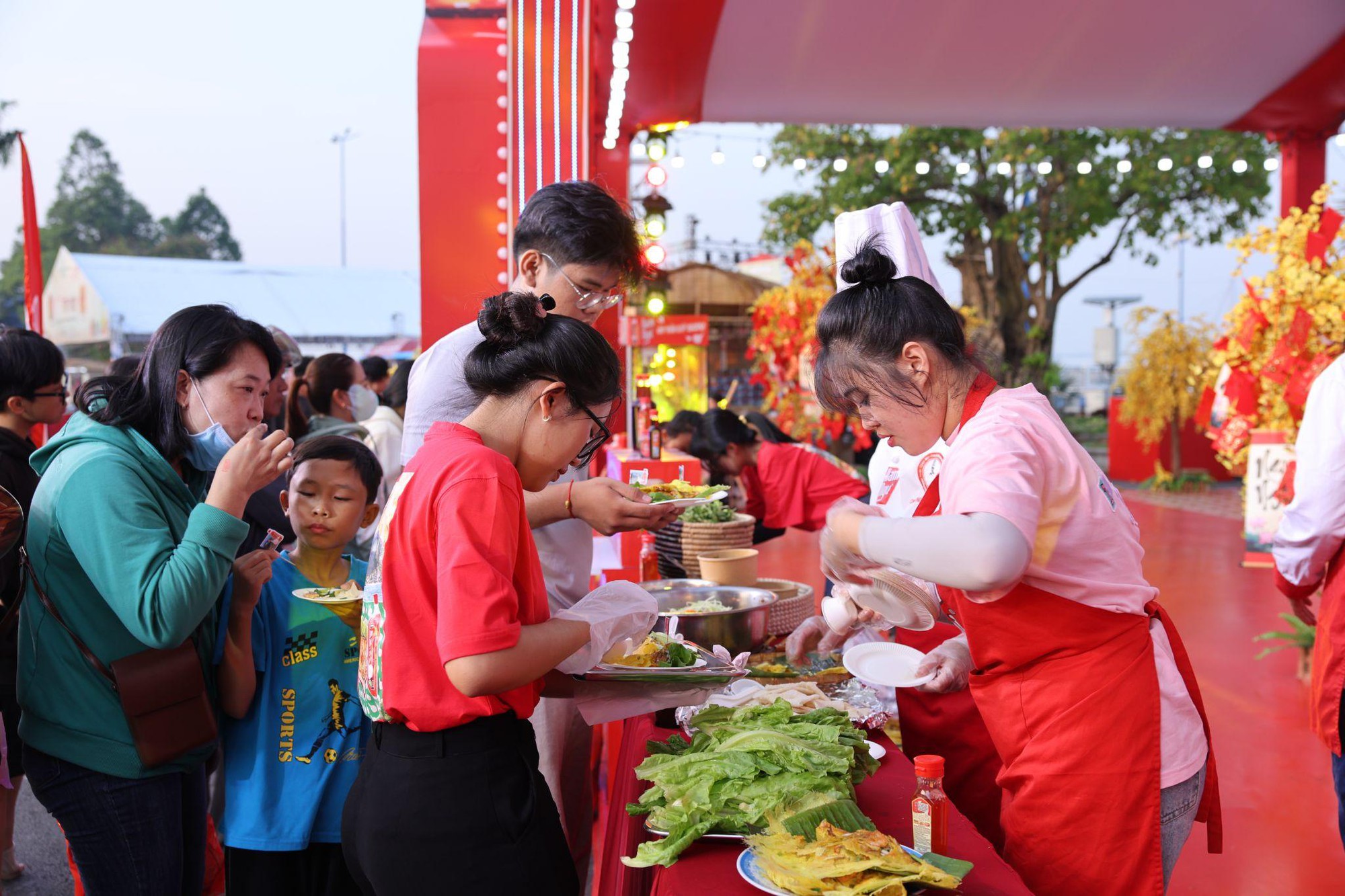 Masan Consumer đ&oacute;n Tết T&acirc;y Đ&ocirc; tưng bừng c&ugrave;ng b&agrave; con miền T&acirc;y - Ảnh 4.
