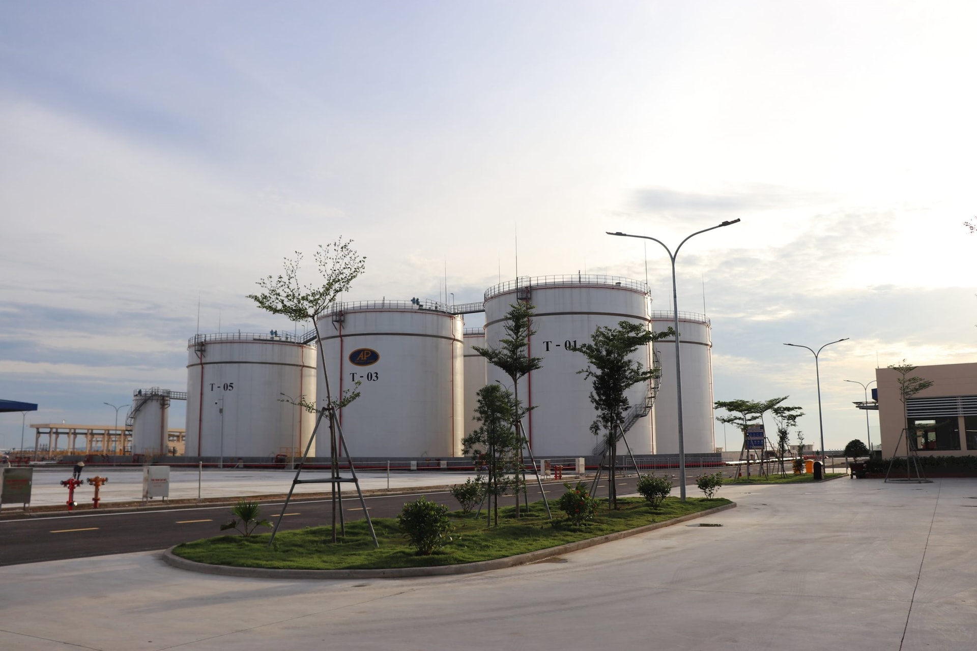 Đại gia họ Trịnh xứ Thanh vừa bị bắt: Sở hữu cơ ngơi nghìn tỷ, đầu tư tổ hợp xăng dầu 3.800 tỷ đồng, làm khu công nghiệp, bến cảng… - Ảnh 4.