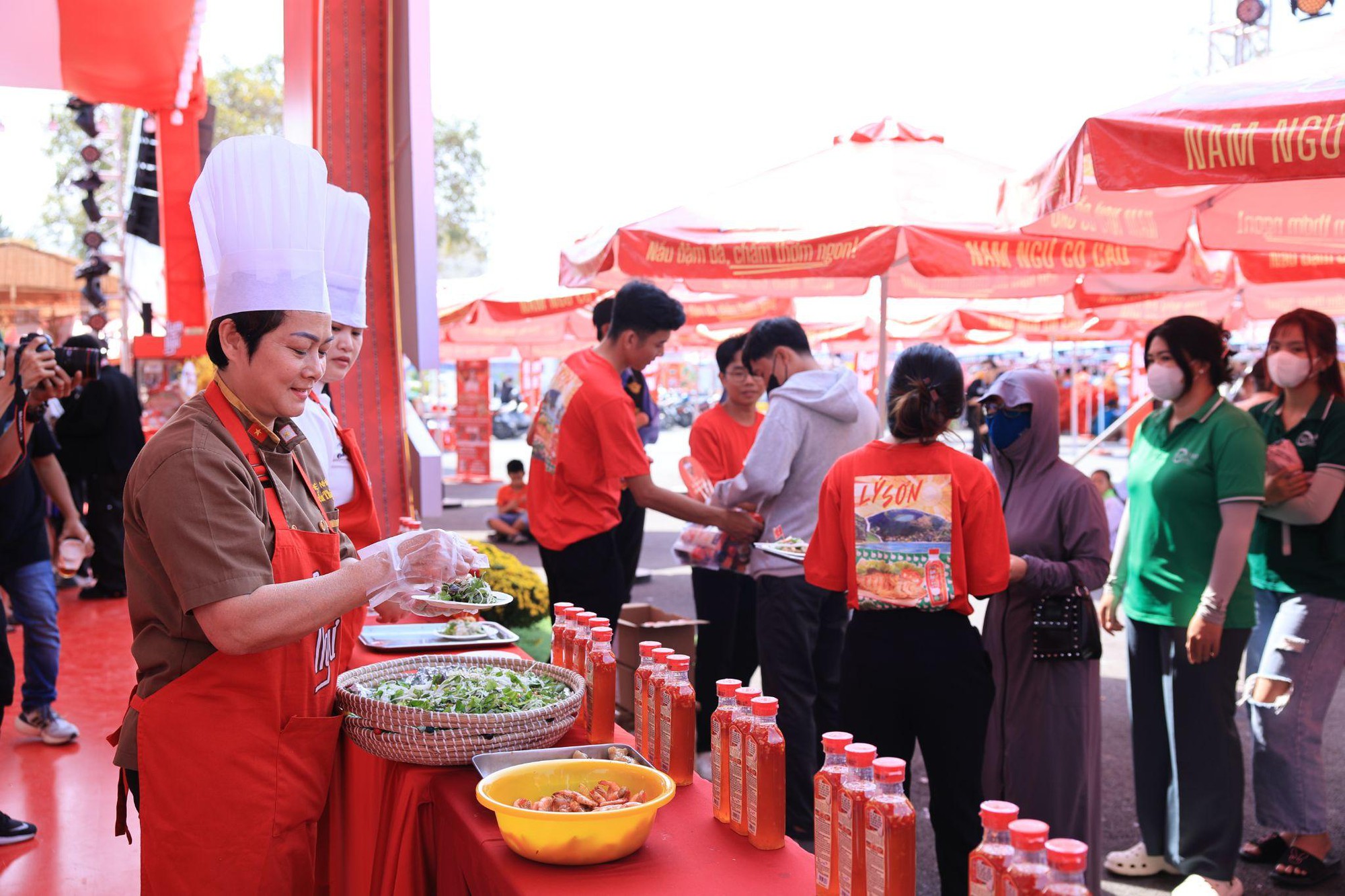 Masan Consumer đ&oacute;n Tết T&acirc;y Đ&ocirc; tưng bừng c&ugrave;ng b&agrave; con miền T&acirc;y - Ảnh 3.