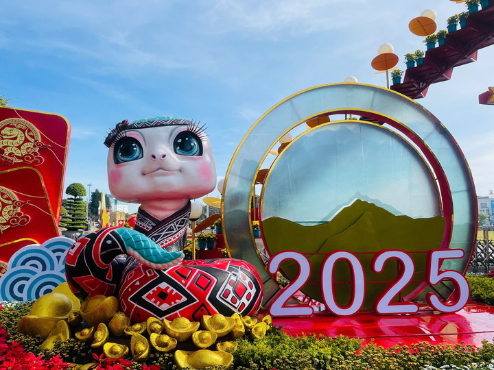 Khám phá linh vật rắn đẹp nhất Tết Ất Tỵ 2025 trên khắp các tỉnh thành - Ảnh 10.