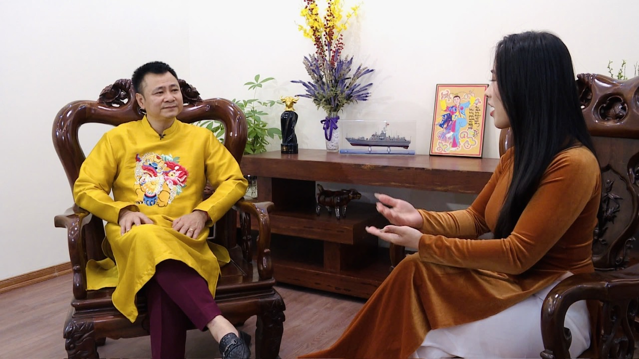 Thăm nhà NSND Tự Long – Giám đốc Nhà hát Chèo Quân đội và chuyện trò về văn hóa dân tộc - Ảnh 1.