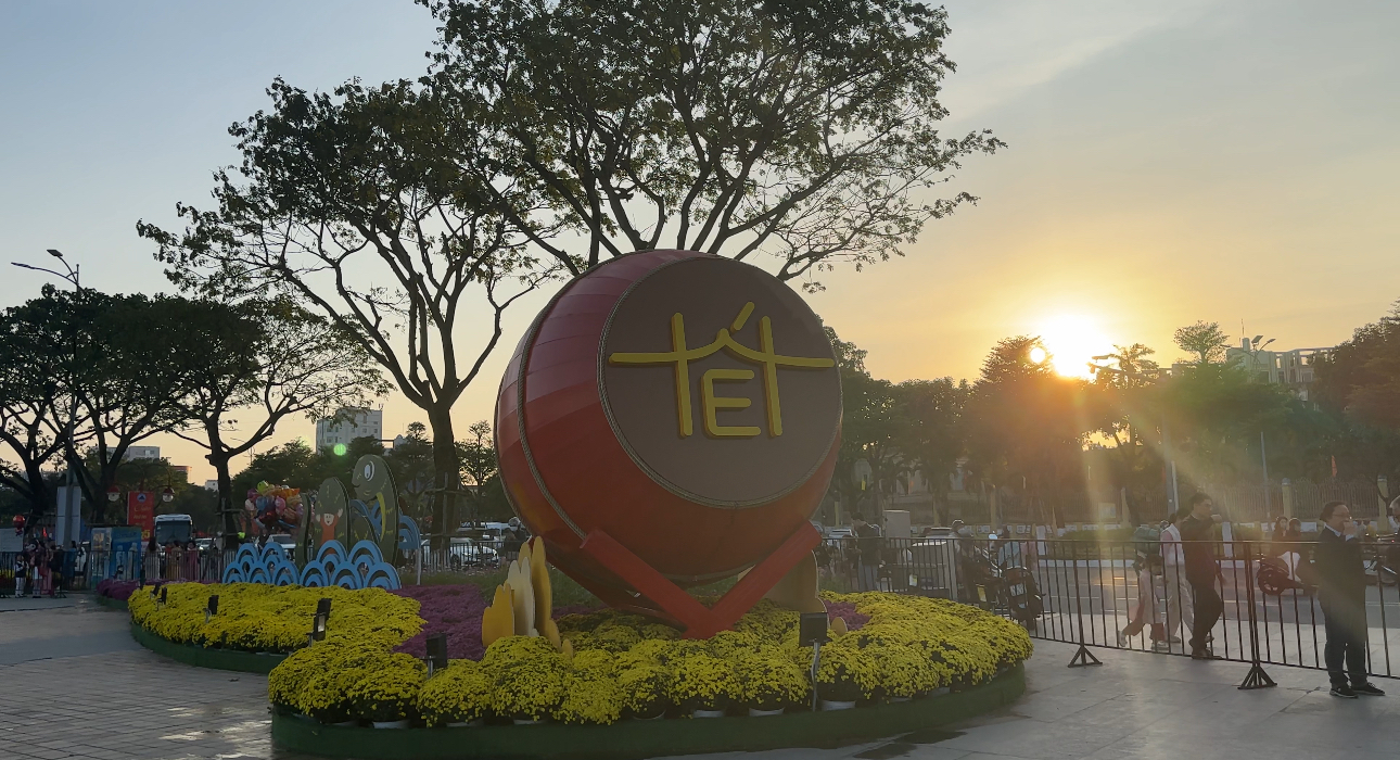 Ngắm linh vật rắn hồng độc đáo tại Đà Nẵng trong ngày Tết - Ảnh 11. Ngắm linh vật rắn hồng độc đáo tại Đà Nẵng trong ngày Tết - Ảnh 11.