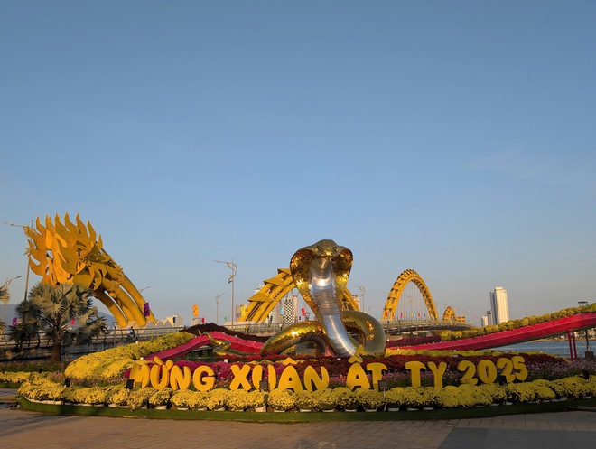 Ngắm linh vật rắn hồng độc đáo tại Đà Nẵng trong ngày Tết - Ảnh 5. Ngắm linh vật rắn hồng độc đáo tại Đà Nẵng trong ngày Tết - Ảnh 5.