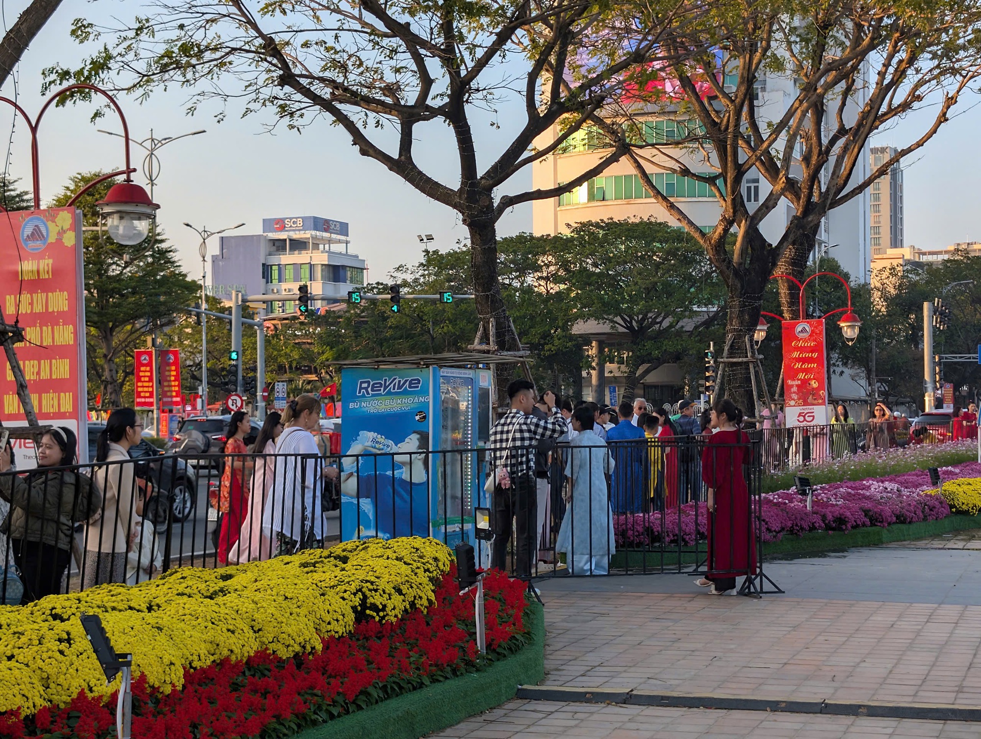 Ngắm linh vật rắn hồng độc đáo tại Đà Nẵng trong ngày Tết - Ảnh 8. Ngắm linh vật rắn hồng độc đáo tại Đà Nẵng trong ngày Tết - Ảnh 8.