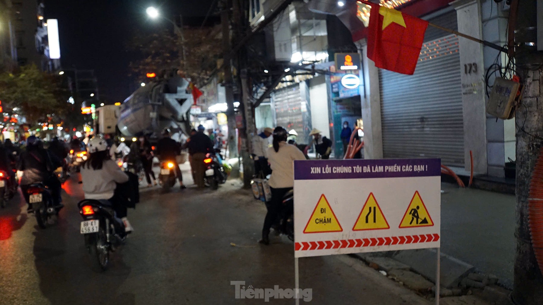 ' Dân phố ' Hải Phòng khốn khổ vì vỉa hè Hải Phòng bị lật tung ngày cận Tết - Ảnh 2.