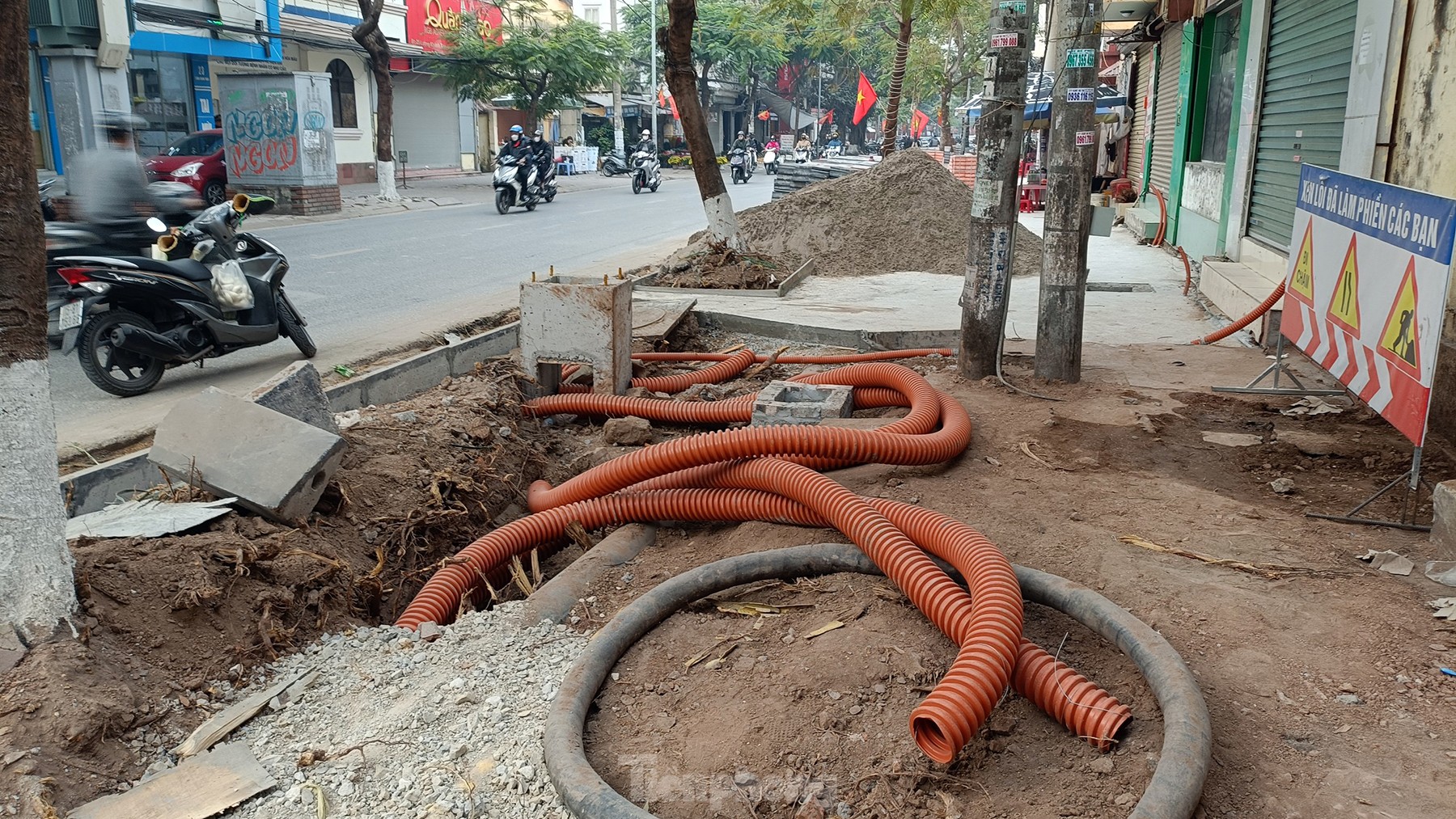 ' Dân phố ' Hải Phòng khốn khổ vì vỉa hè Hải Phòng bị lật tung ngày cận Tết - Ảnh 12.