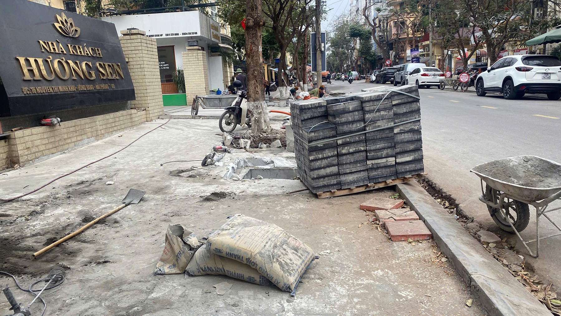 ' Dân phố ' Hải Phòng khốn khổ vì vỉa hè Hải Phòng bị lật tung ngày cận Tết - Ảnh 10.