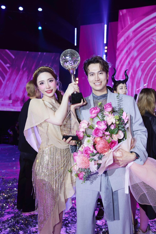 Cặp đ&ocirc;i diễn vi&ecirc;n Vbiz c&ocirc;ng khai b&ecirc;n nhau hậu bị t&oacute;m 1001 hint y&ecirc;u đương?- Ảnh 1.