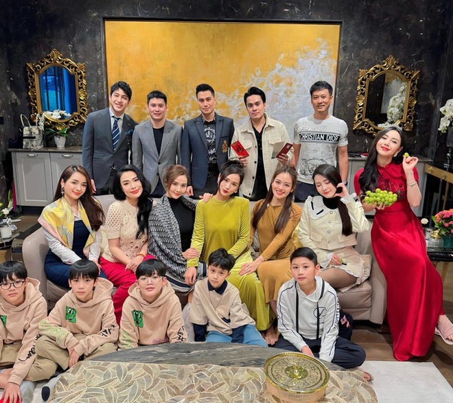 Cặp đ&ocirc;i diễn vi&ecirc;n Vbiz c&ocirc;ng khai b&ecirc;n nhau hậu bị t&oacute;m 1001 hint y&ecirc;u đương?- Ảnh 3.