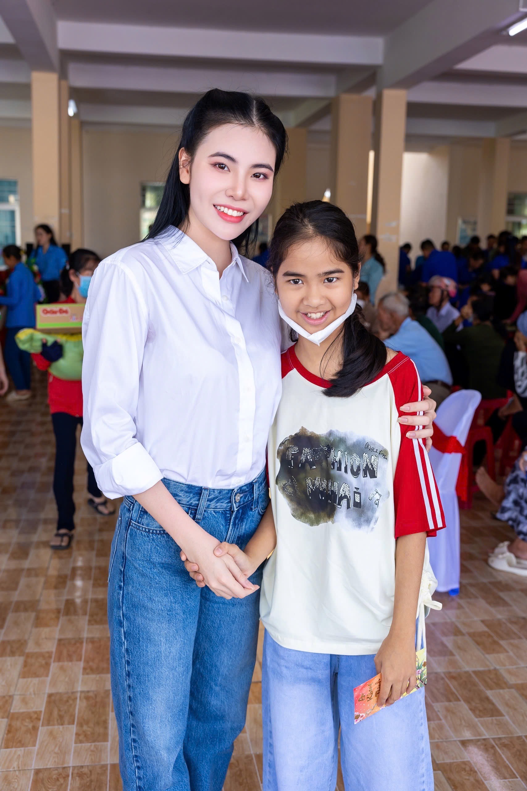 Á hậu Lê Kim Khỏe trao tặng 150 phần quà Tết cho bà con nghèo Cà Mau- Ảnh 1.