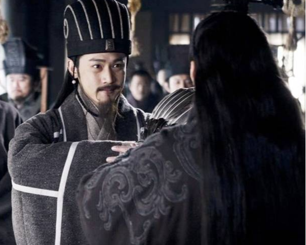 Nh&acirc;n vật &ldquo;tr&ecirc;n cơ&rdquo; cả Gia C&aacute;t Lượng, từng l&agrave;m quan cho T&agrave;o Th&aacute;o nhưng vẫn được Lưu Bị hao t&acirc;m tổn sức chi&ecirc;u mộ bằng được- Ảnh 2.