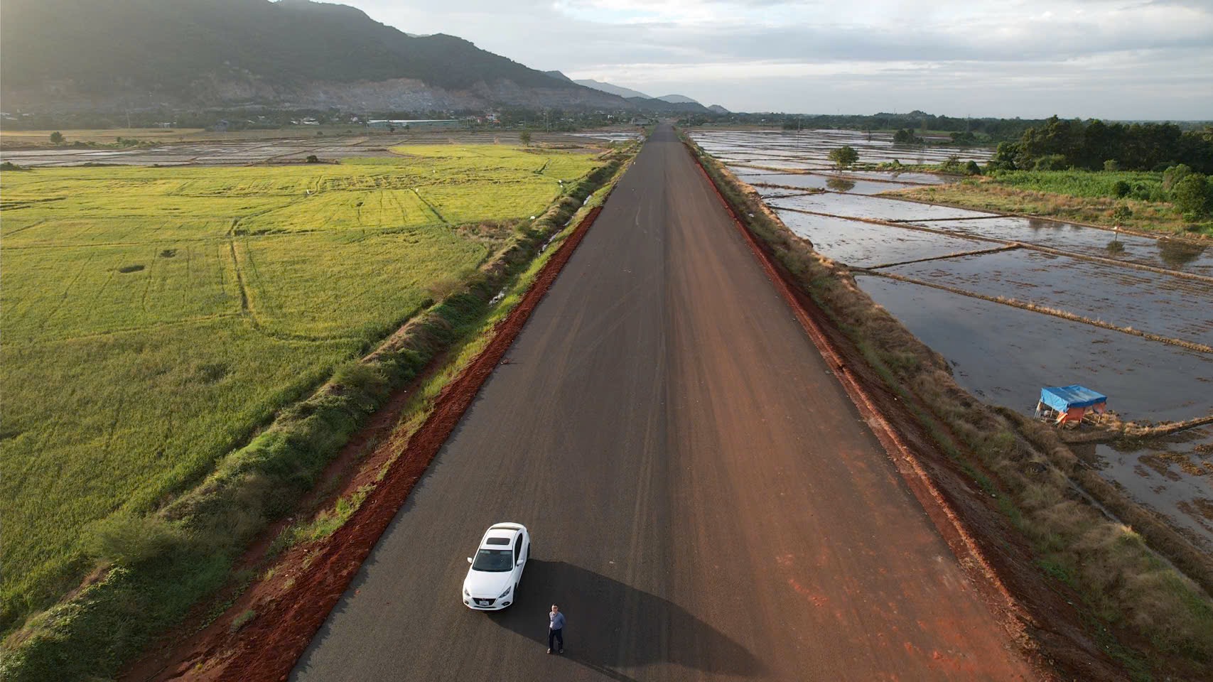 Cận cảnh cao tốc Biên Hòa - Vũng Tàu sau khi thảm lớp nhựa đầu tiên- Ảnh 2. Cận cảnh cao tốc Biên Hòa - Vũng Tàu sau khi thảm lớp nhựa đầu tiên- Ảnh 2.