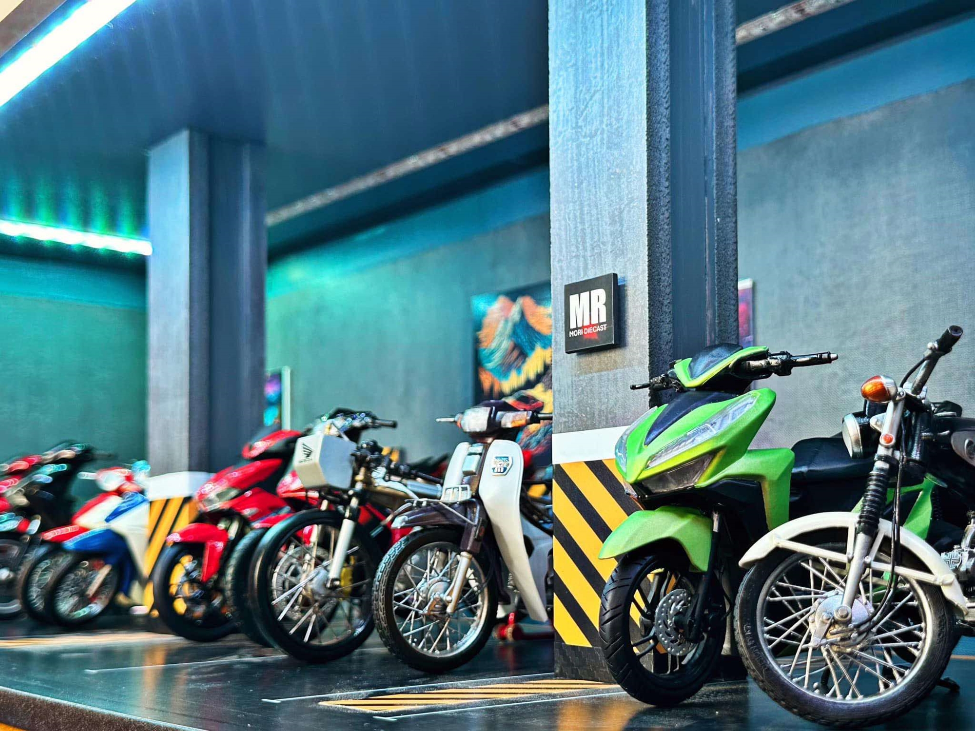 Ch&agrave;ng trai 23 tuổi sở hữu 1.000 xe m&ocirc; h&igrave;nh gi&aacute; h&agrave;ng trăm triệu: 'Kh&ocirc;ng phải th&uacute; chơi người gi&agrave;u, học sinh cũng chơi được'- Ảnh 12.