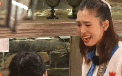 Hoa hậu Tiểu Vy vướng tranh c&atilde;i v&igrave; 1 h&agrave;nh động sai nhưng c&atilde;i đến c&ugrave;ng trước d&agrave;n sao- Ảnh 4.