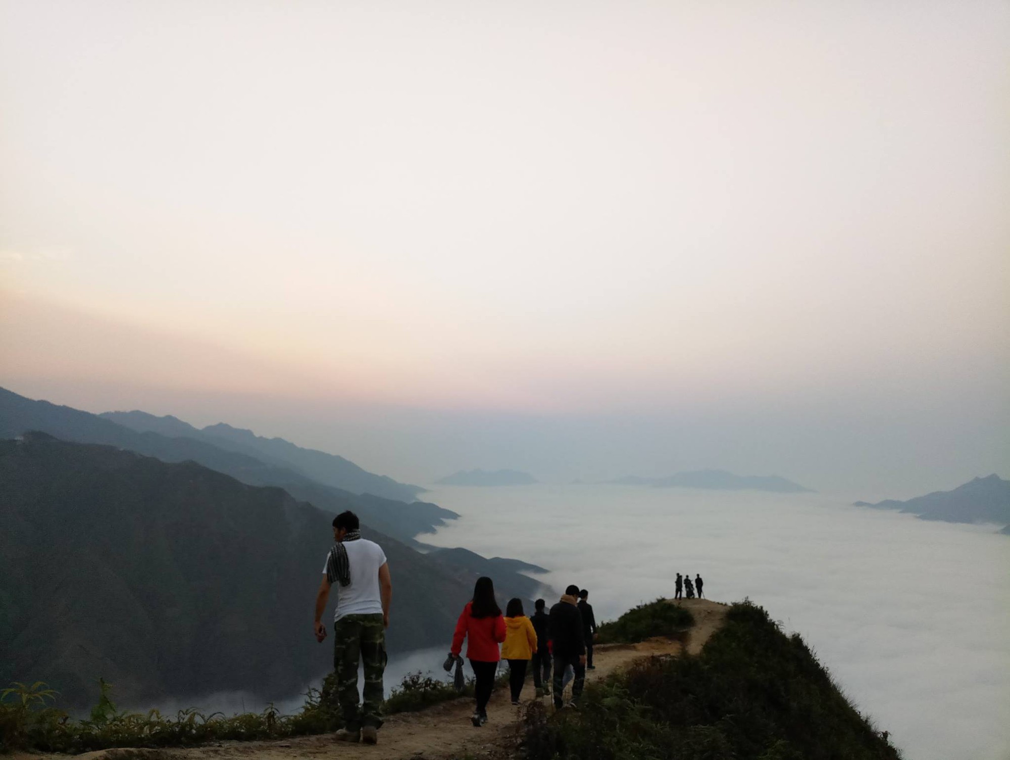 C&ocirc; n&agrave;ng 9x d&aacute;m bước ra khỏi v&ugrave;ng an to&agrave;n: 'Quăng quật' Honda Lead tr&ecirc;n đường đ&egrave;o, l&ecirc;n ngọn đồi hiu quạnh to&agrave;n tiếng quạ k&ecirc;u- Ảnh 17.