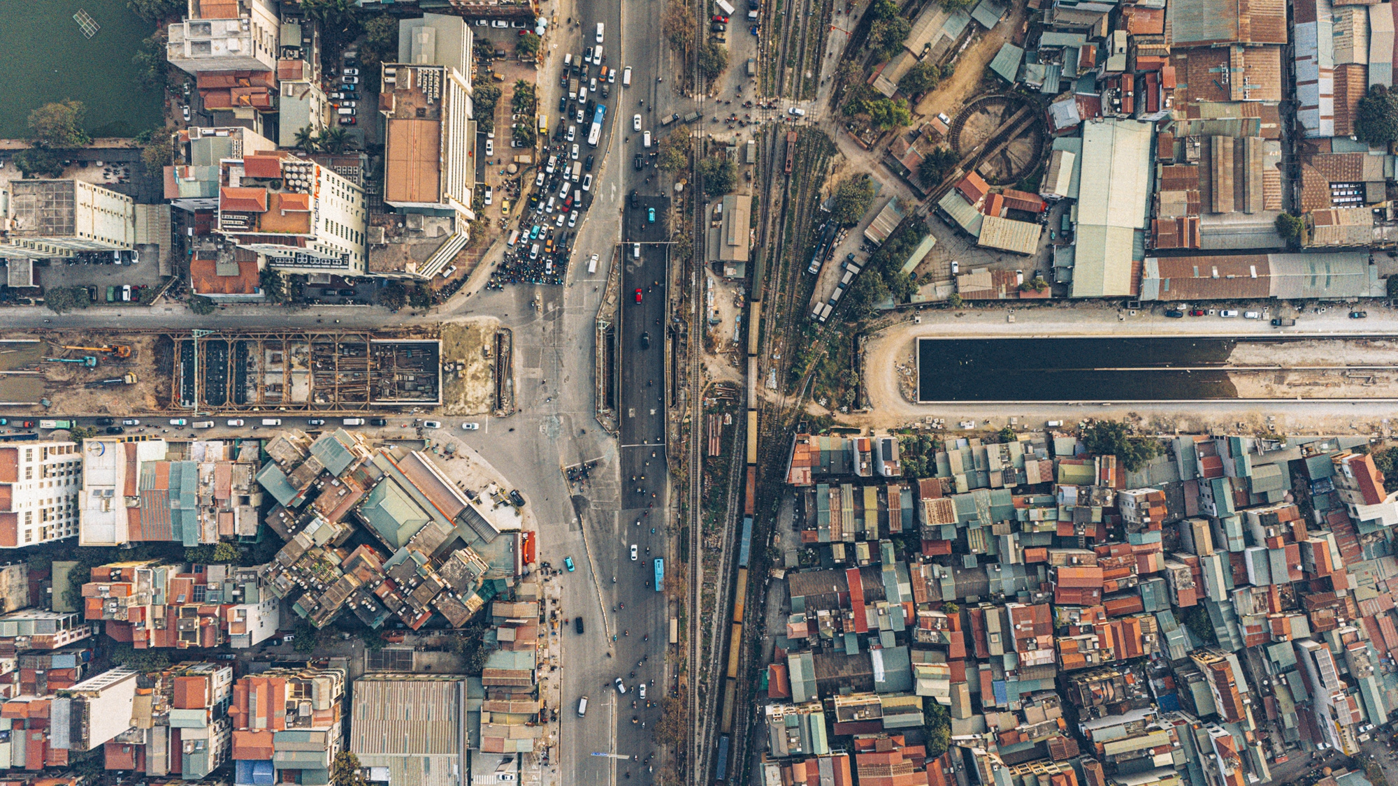 Hầm chui đầu tiên ở Hà Nội dưới đường sắt sắp hoàn thành - Ảnh 2.