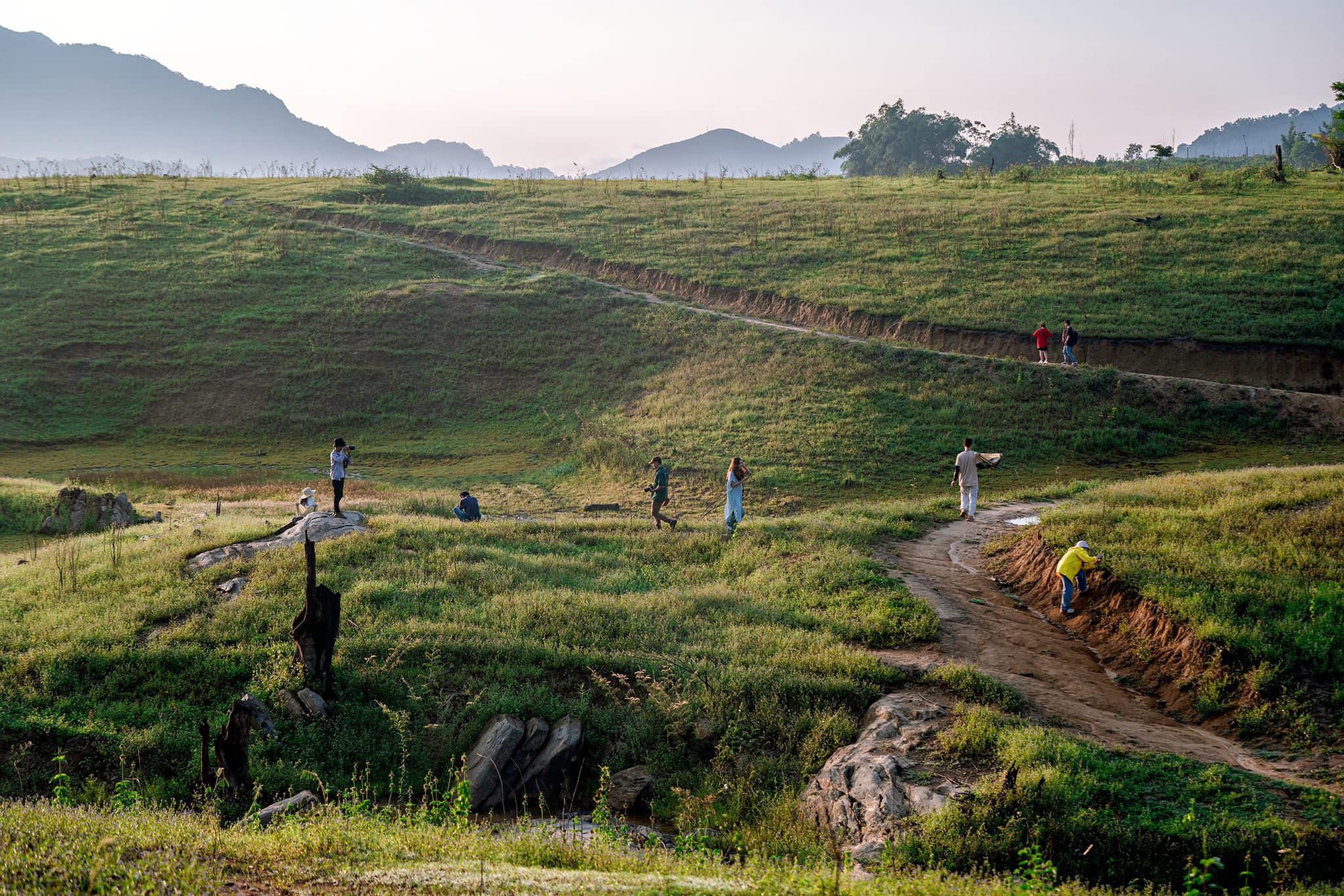 C&ocirc; n&agrave;ng 9x d&aacute;m bước ra khỏi v&ugrave;ng an to&agrave;n: 'Quăng quật' Honda Lead tr&ecirc;n đường đ&egrave;o, l&ecirc;n ngọn đồi hiu quạnh to&agrave;n tiếng quạ k&ecirc;u- Ảnh 15.