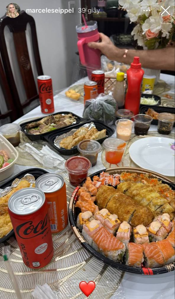 Hội cầu thủ nổi tiếng đ&oacute;n tết: Xu&acirc;n Son "nhập gia tuỳ tục" h&aacute;t karaoke tưng bừng, Văn L&acirc;m c&ugrave;ng vợ bầu decor nh&agrave; cửa - Ảnh 16.