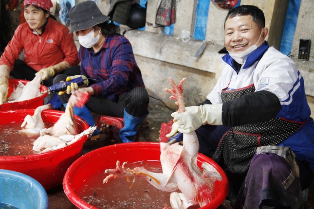 Nghề thịt gà thuê ngày 29 Tết: Cơ hội kiếm tiền triệu - Ảnh 1.