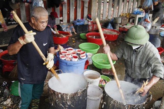 Nghề thịt gà thuê ngày 29 Tết: Cơ hội kiếm tiền triệu - Ảnh 2.