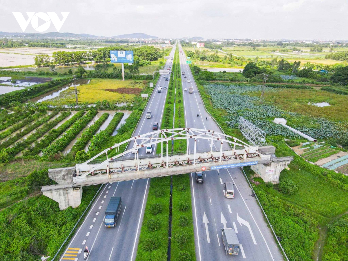 Cận cảnh cầu cụt Bắc Ninh 20 năm chưa hoàn thành trong dự án đường sắt tỷ đô - Ảnh 3.