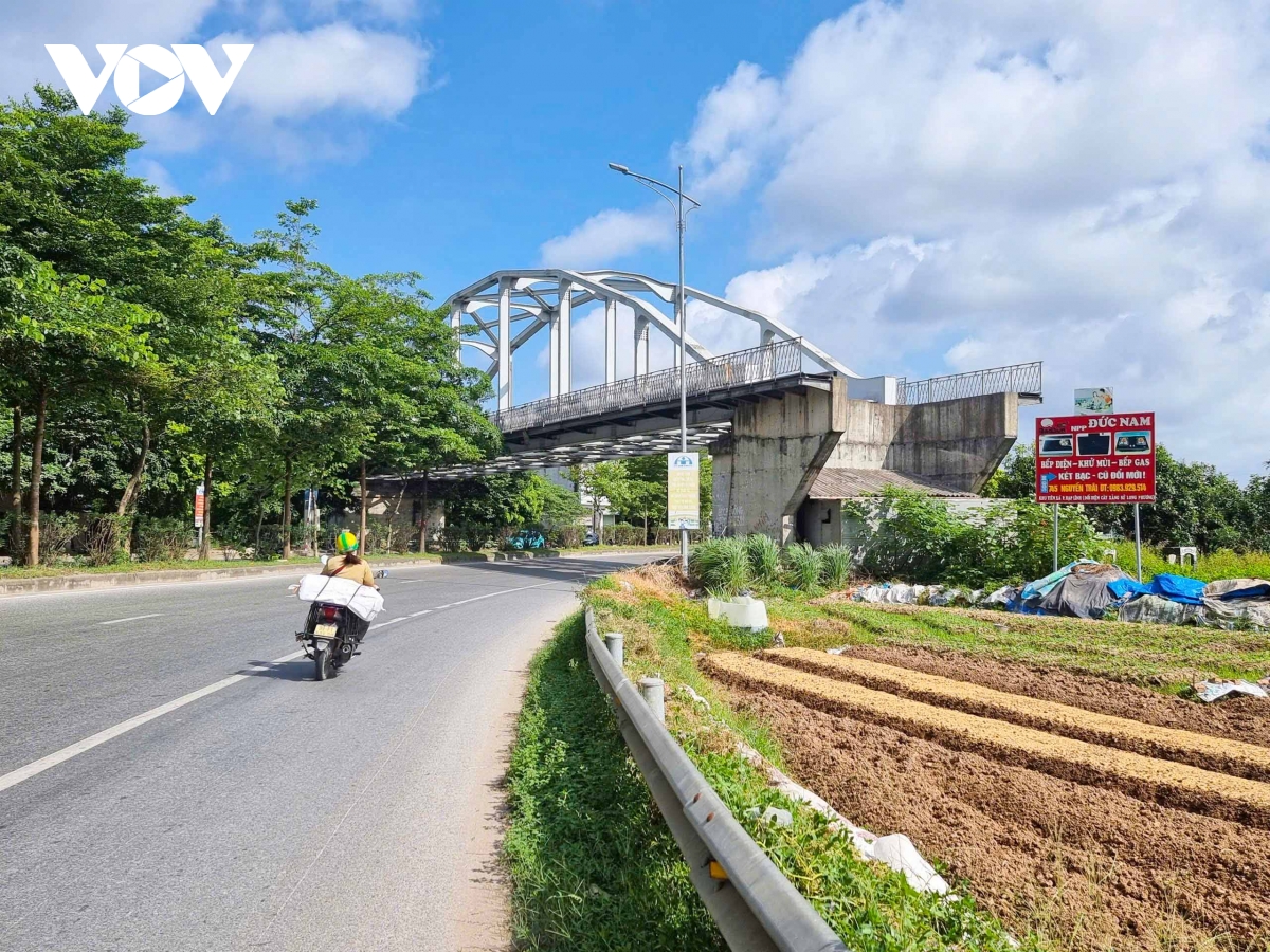 Cận cảnh cầu cụt Bắc Ninh 20 năm chưa hoàn thành trong dự án đường sắt tỷ đô - Ảnh 4.