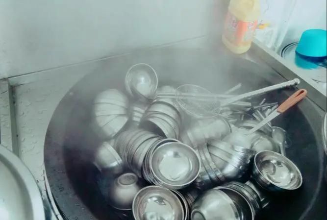 N&oacute;i thật: Rửa b&aacute;t theo 4 c&aacute;ch n&agrave;y, kh&ocirc;ng sớm th&igrave; muộn sẽ rước bệnh v&agrave;o người- Ảnh 3.