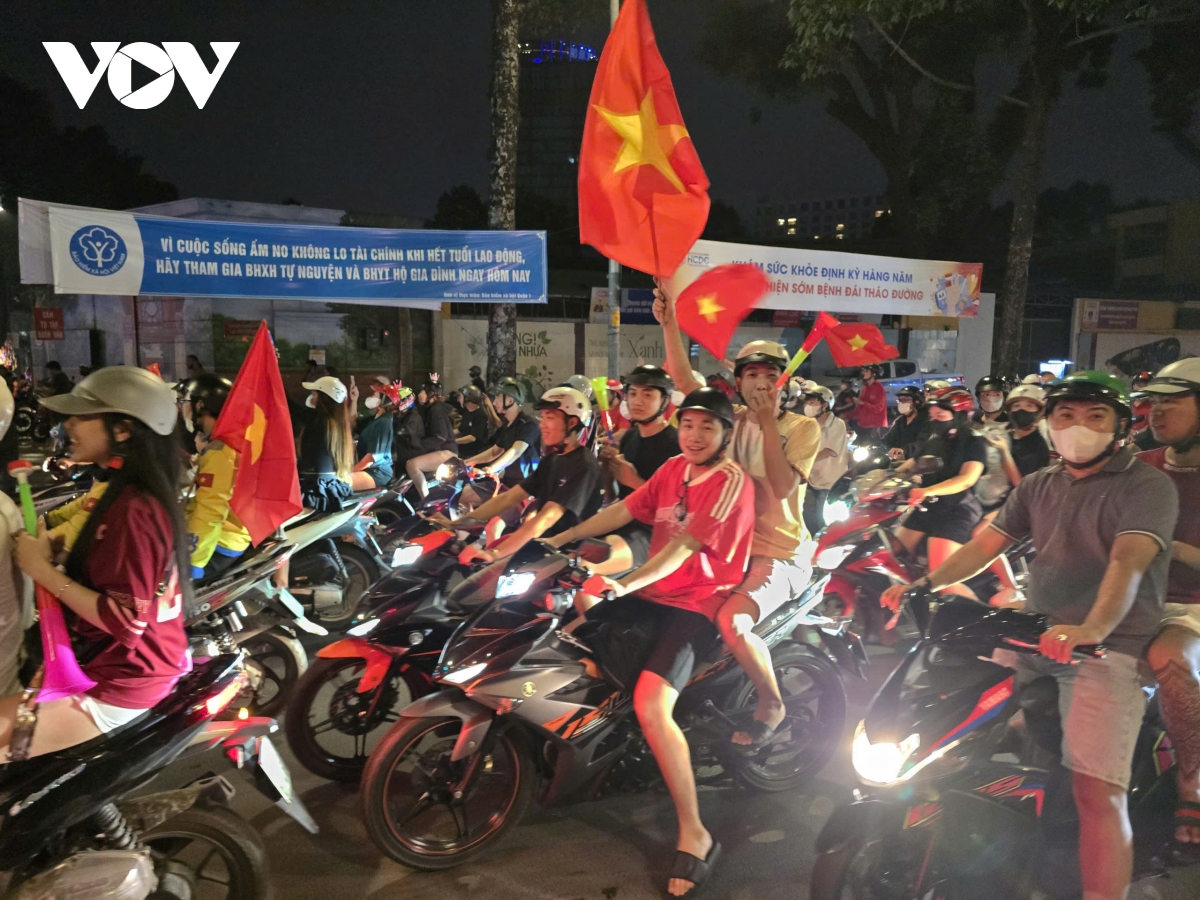 Công an TP . HCM đảm bảo an ninh trật tự trận chung kết ASEAN Cup 2024 - Ảnh 3.