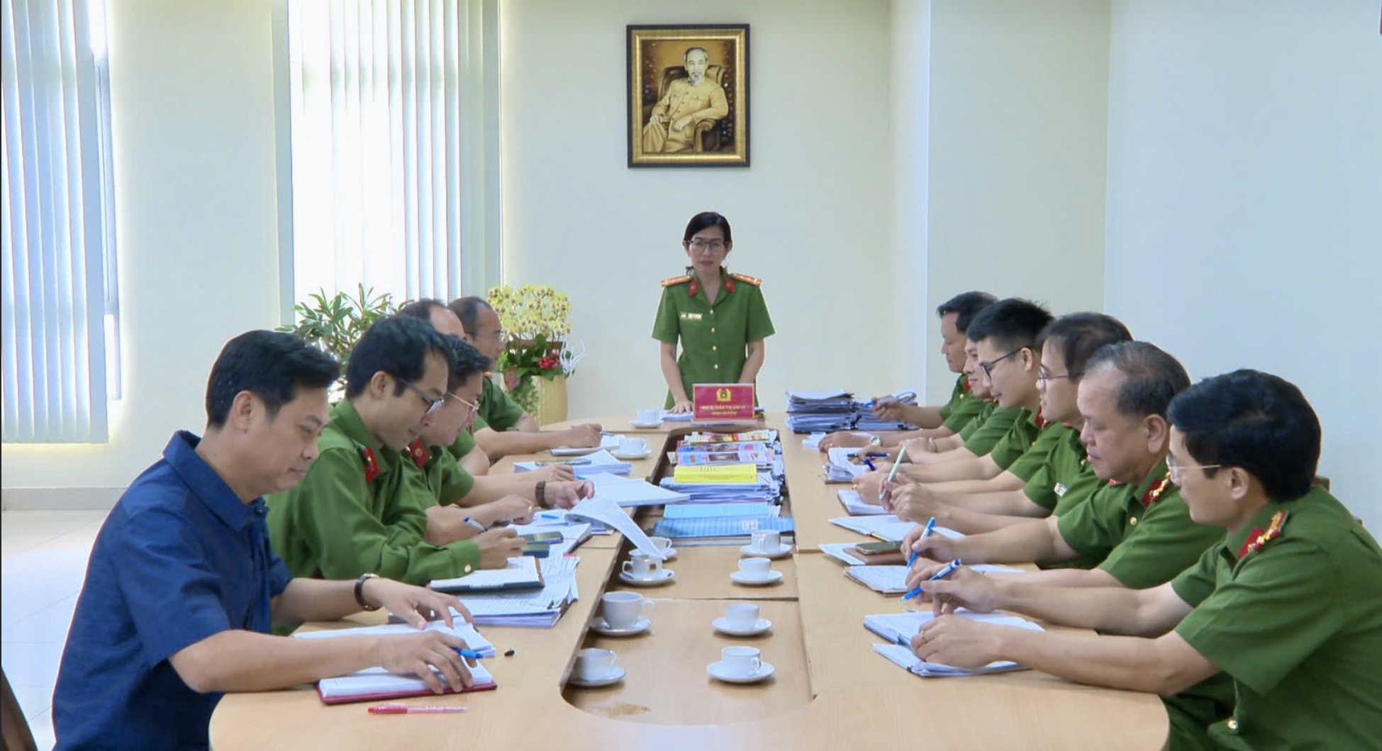 Công an TP HCM triệt phá đường dây mua bán người hứa hẹn việc nhẹ lương cao - Ảnh 1.