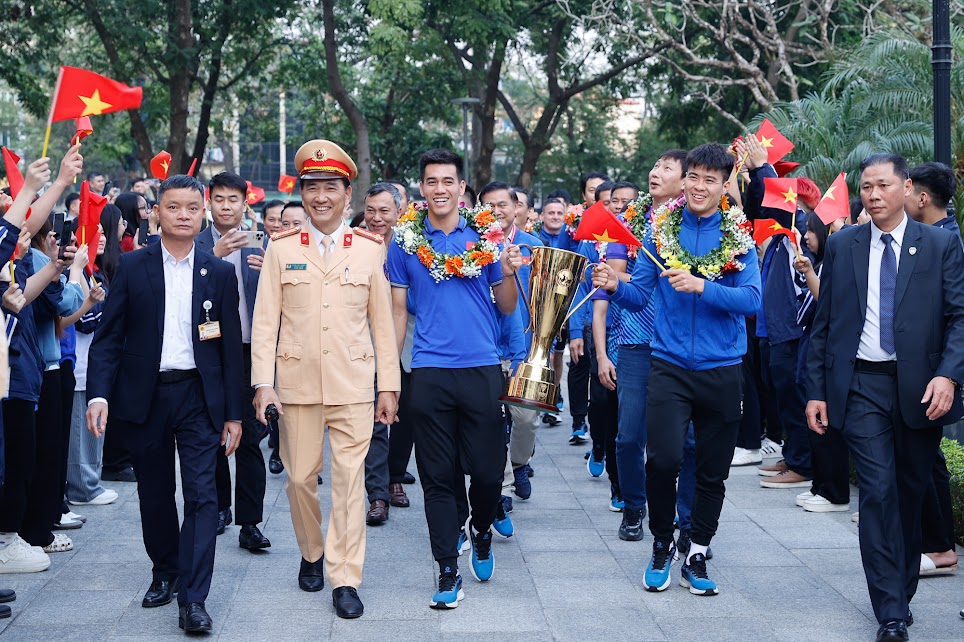 Đội tuyển bóng đá Việt Nam nhận thưởng lớn sau chiến thắng lịch sử tại ASEAN Cup 2024 - Ảnh 1.