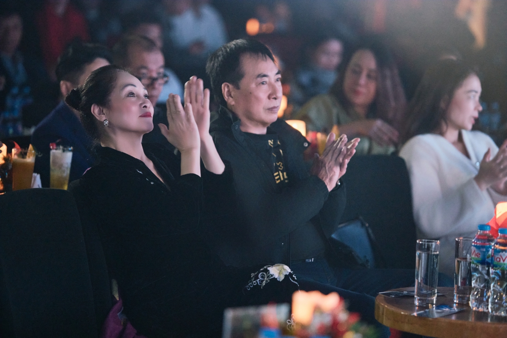 Trung úy Đoàn Hồng Hạnh được lãnh đạo dùng nhiều mỹ từ khen ngợi tại đêm nhạc riêng- Ảnh 2.