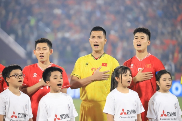 Gia cảnh ít ai biết của thủ môn Việt Nam vừa giật giải xuất sắc nhất AFF Cup 2024: Bố mất sớm, nhà khó khăn, từng phải bỏ bóng đá đi làm bảo vệ - Ảnh 4.