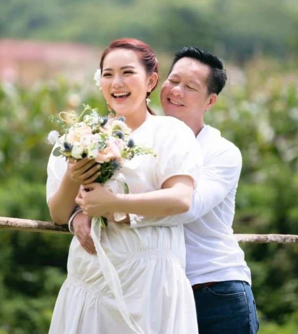 Phan Như Thảo trục trặc với chồng đại gia hơn 26 tuổi?- Ảnh 4. Phan Như Thảo trục trặc với chồng đại gia hơn 26 tuổi?- Ảnh 4.