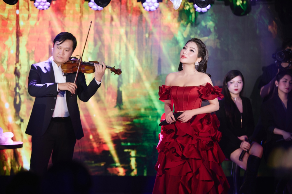 Trung úy Đoàn Hồng Hạnh được lãnh đạo dùng nhiều mỹ từ khen ngợi tại đêm nhạc riêng- Ảnh 3.