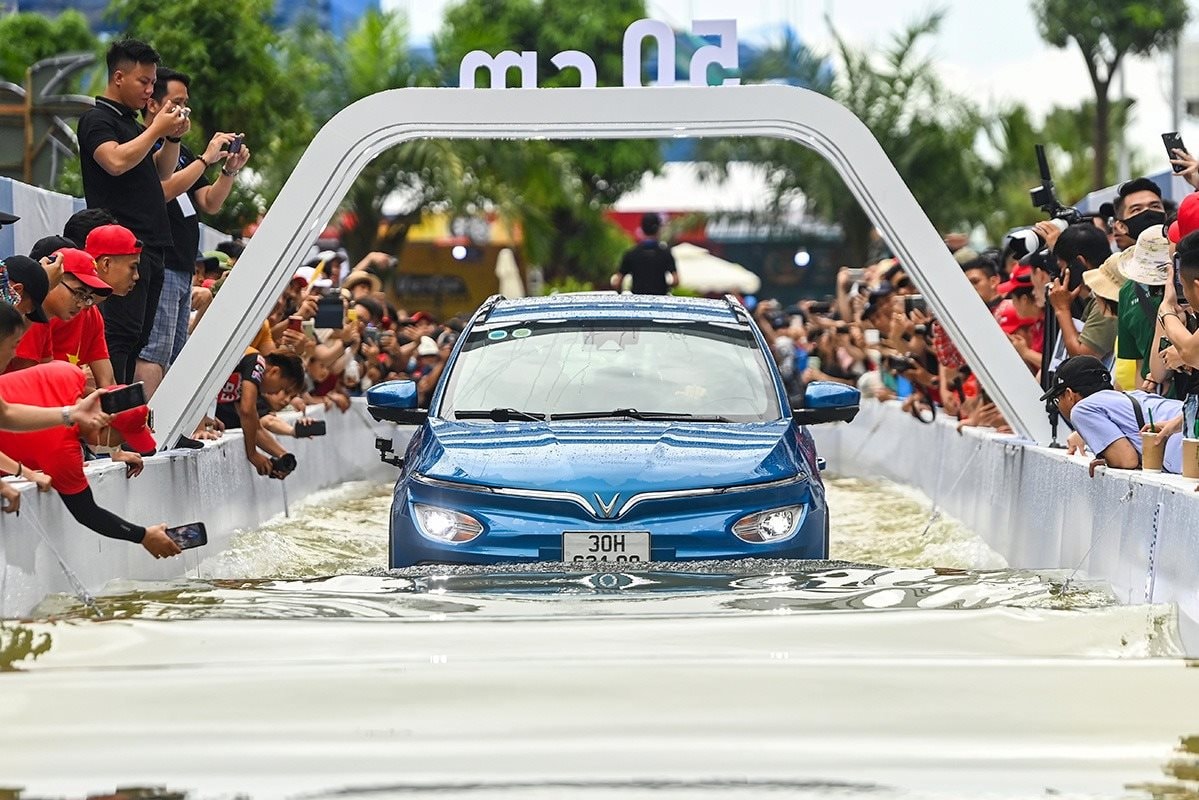 Xe điện VinFast là một trong những chiến thần lội nước sâu khoẻ nhất thị trường- Ảnh 1.