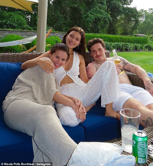 Vợ chồng con cả nhà Beckham mất hút trong lễ cưới Selena Gomez, bộ 3 bạn thân Vợ chồng con cả nhà Beckham mất hút trong lễ cưới Selena Gomez, bộ 3 bạn thân