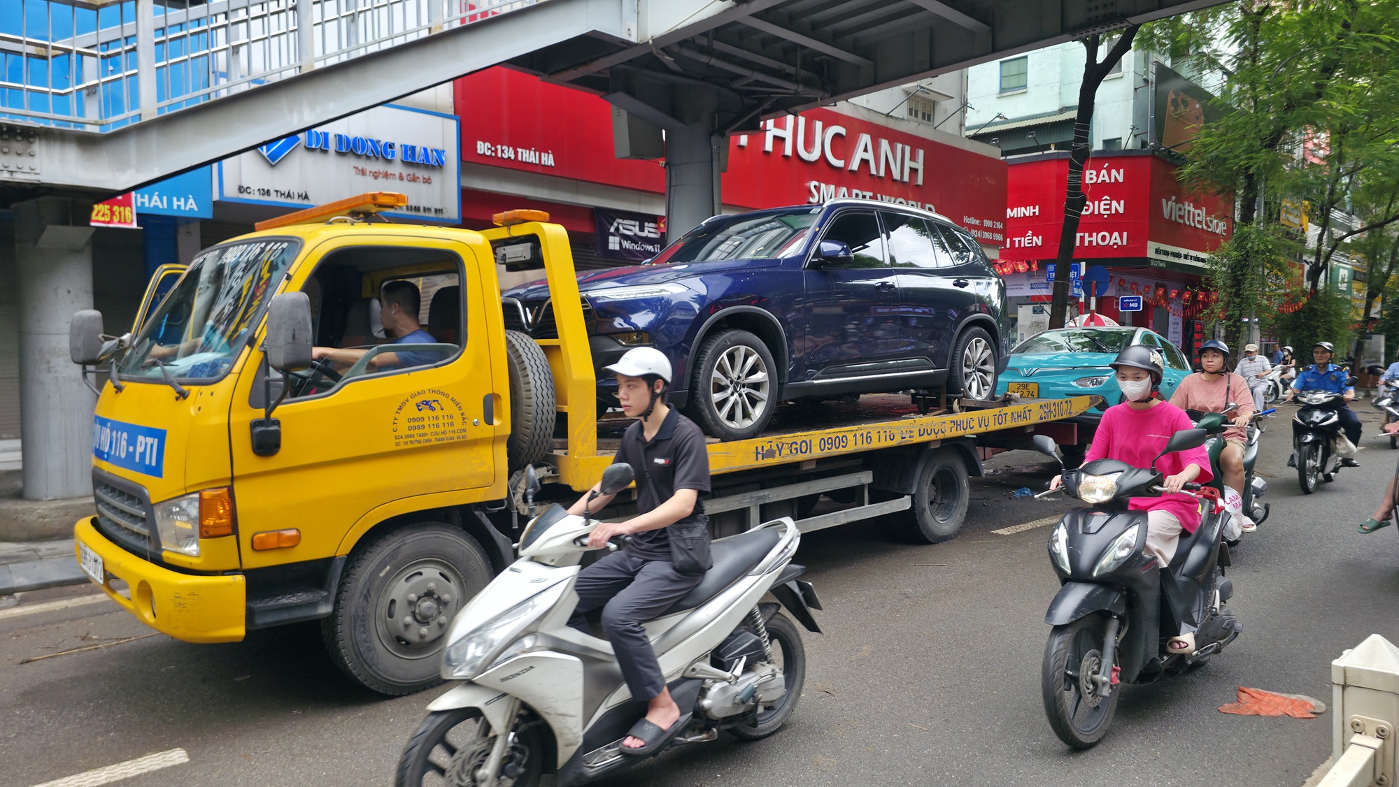 Cập nhật tình hình Hà Nội sáng nay: Nhiều ô tô chết máy vẫn nằm chắn ngang đường- Ảnh 11.