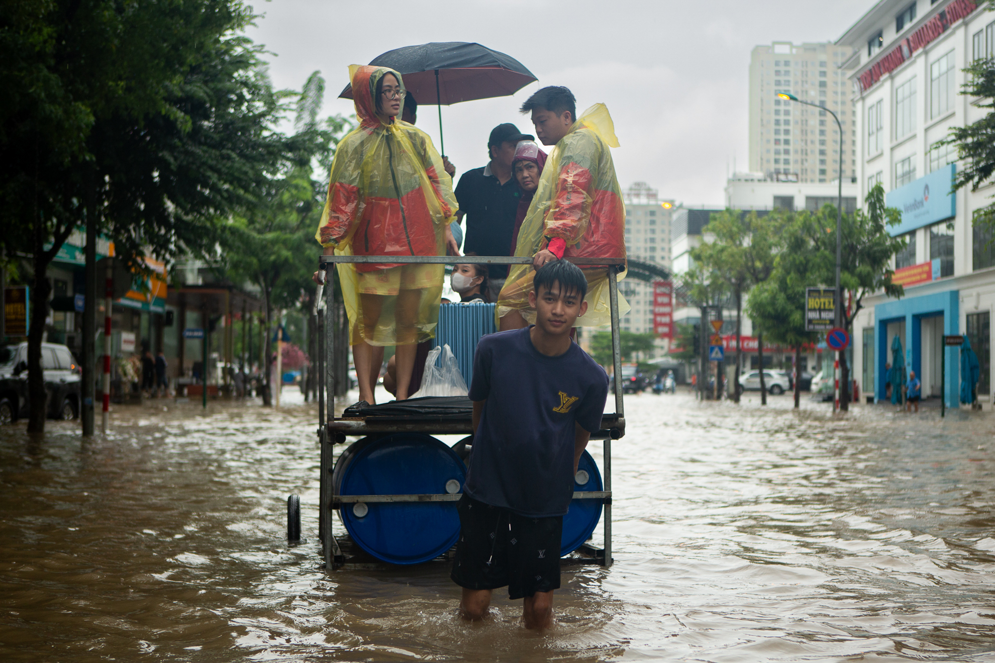 Thay bạn xem nhà ngày mưa bão: Geleximco hoá làng chài, Vinhomes Smart City vẫn thông thoáng- Ảnh 5. Thay bạn xem nhà ngày mưa bão: Geleximco hoá làng chài, Vinhomes Smart City vẫn thông thoáng- Ảnh 5.