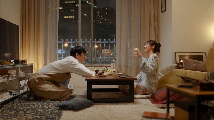 Bố chồng thấy con d&acirc;u l&agrave;m 1 việc, lập tức gọi con trai đang tăng ca: 