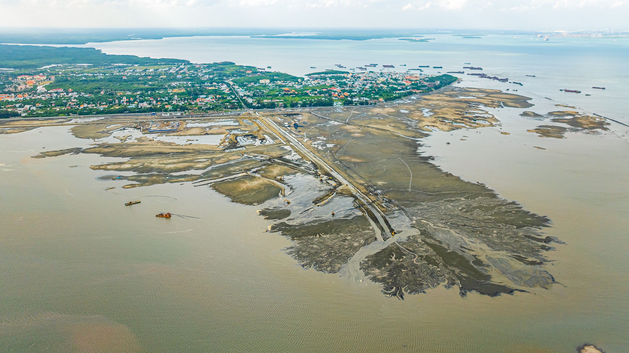 To&agrave;n cảnh khu vực sẽ được Vingroup đầu tư gần 3 tỷ USD l&agrave;m metro, nối trung t&acirc;m TP.HCM với si&ecirc;u dự &aacute;n lấn biển lớn nhất Việt Nam - Ảnh 5.
