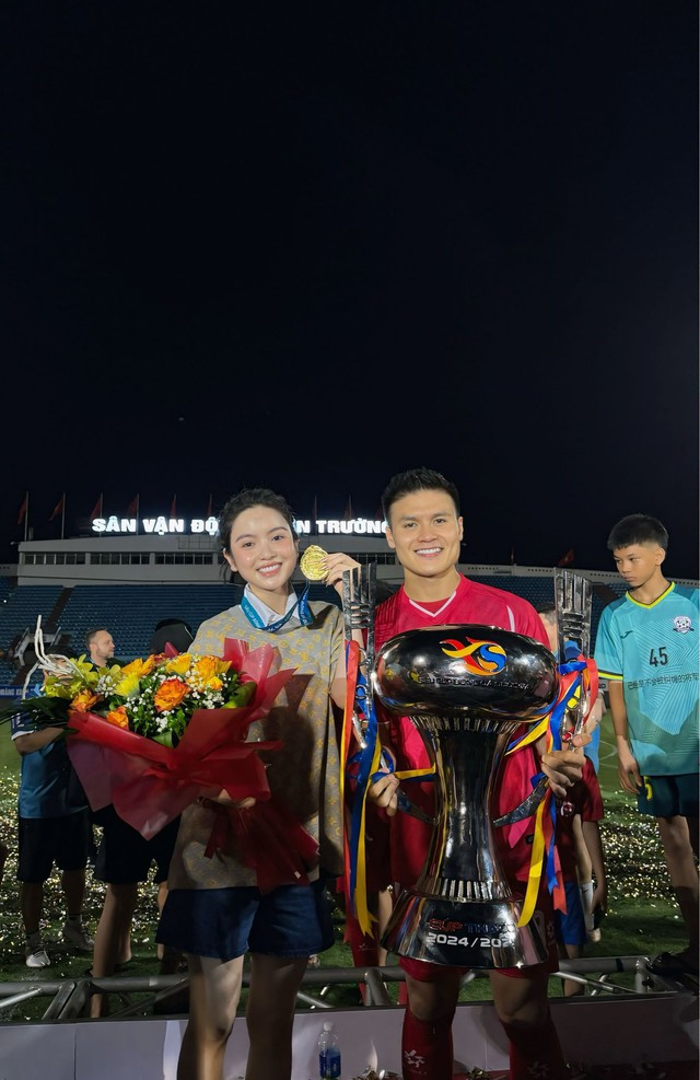 Quang Hải và Chu Thanh Huyền ủng hộ đồng bào khắc phục thiệt hại do bão số 10 Bualoi- Ảnh 2. Quang Hải và Chu Thanh Huyền ủng hộ đồng bào khắc phục thiệt hại do bão số 10 Bualoi- Ảnh 2.