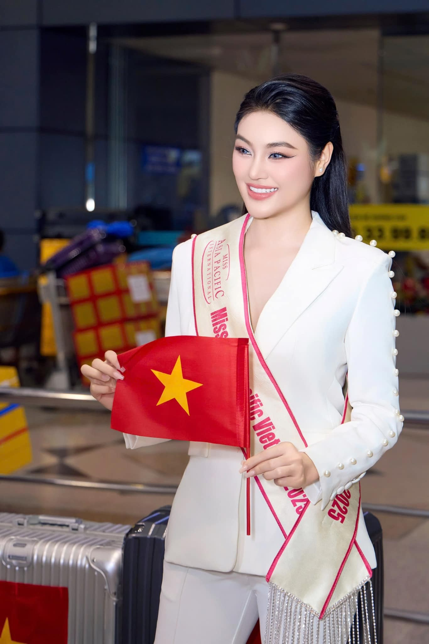 Đại diện Việt Nam và thí sinh hoảng loạn, ôm nhau khóc khi động đất xảy ra- Ảnh 4. Đại diện Việt Nam và thí sinh hoảng loạn, ôm nhau khóc khi động đất xảy ra- Ảnh 4.