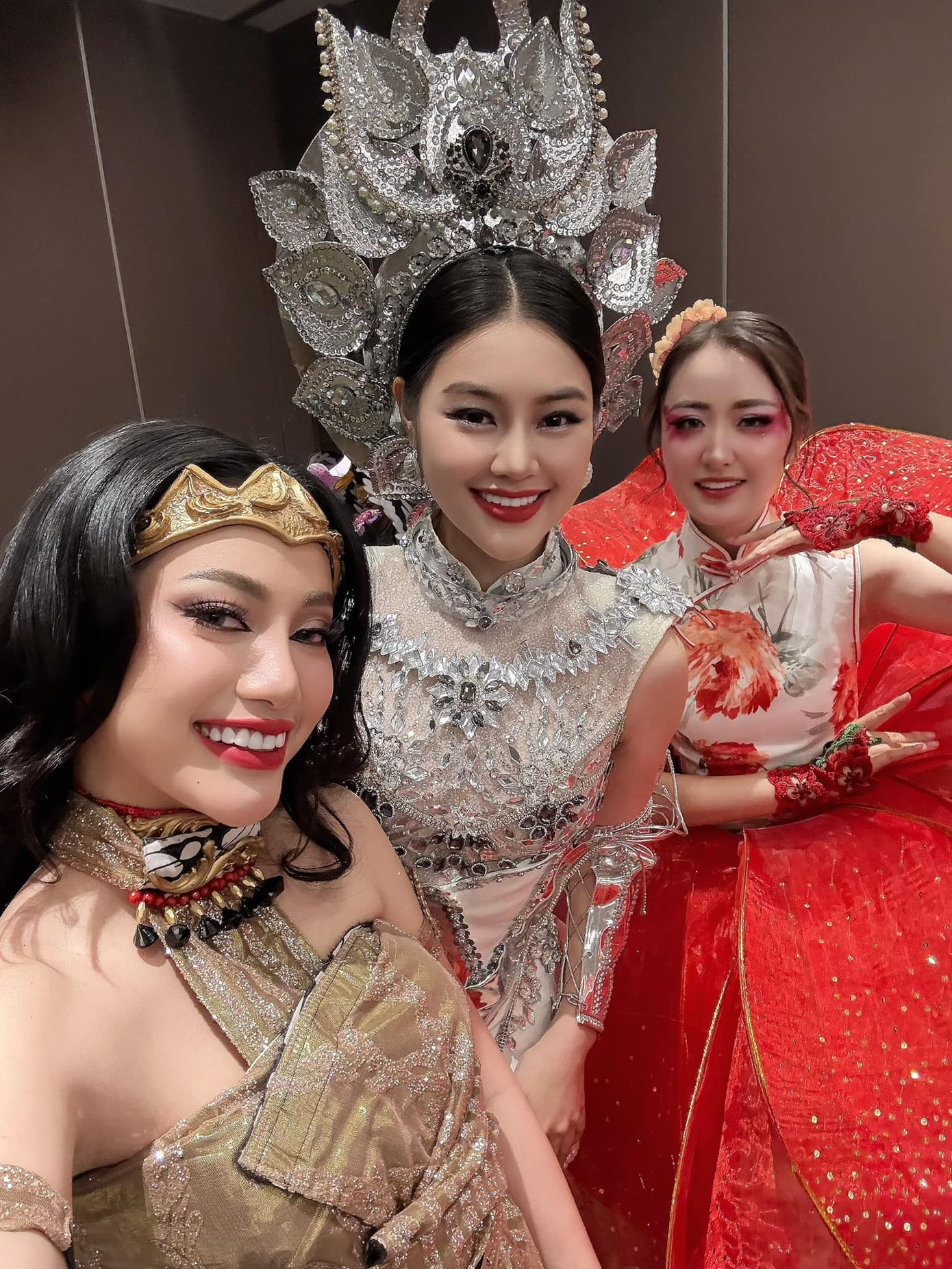 Đại diện Việt Nam và thí sinh hoảng loạn, ôm nhau khóc khi động đất xảy ra- Ảnh 2. Đại diện Việt Nam và thí sinh hoảng loạn, ôm nhau khóc khi động đất xảy ra- Ảnh 2.