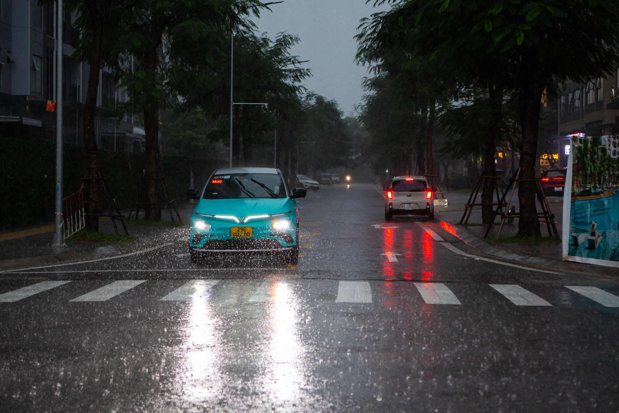 Thay bạn xem nhà ngày mưa bão: Geleximco hoá làng chài, Vinhomes Smart City vẫn thông thoáng- Ảnh 9. Thay bạn xem nhà ngày mưa bão: Geleximco hoá làng chài, Vinhomes Smart City vẫn thông thoáng- Ảnh 9.