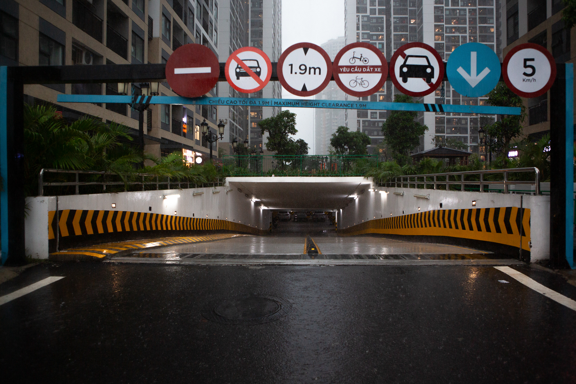 Thay bạn xem nhà ngày mưa bão: Geleximco hoá làng chài, Vinhomes Smart City vẫn thông thoáng- Ảnh 10. Thay bạn xem nhà ngày mưa bão: Geleximco hoá làng chài, Vinhomes Smart City vẫn thông thoáng- Ảnh 10.