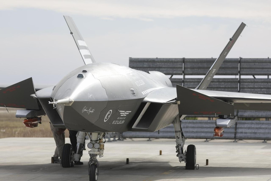 Máy bay chiến đấu không người lái Kizilelma 'cách mạng hóa' bắt đầu thử vũ khí- Ảnh 1.